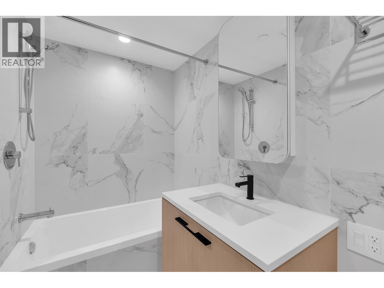 7XX 2729 KINGSWAY, Vancouver