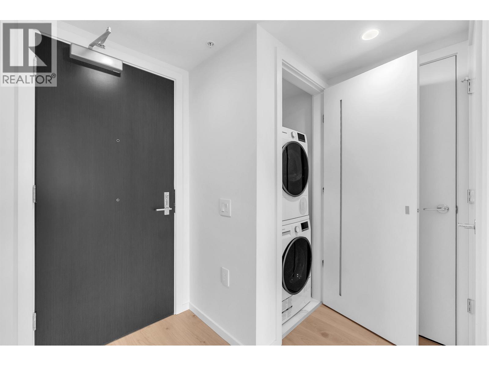 7XX 2729 KINGSWAY, Vancouver