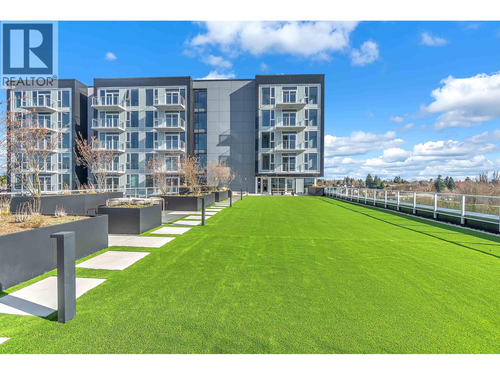 7XX 2729 KINGSWAY, Vancouver