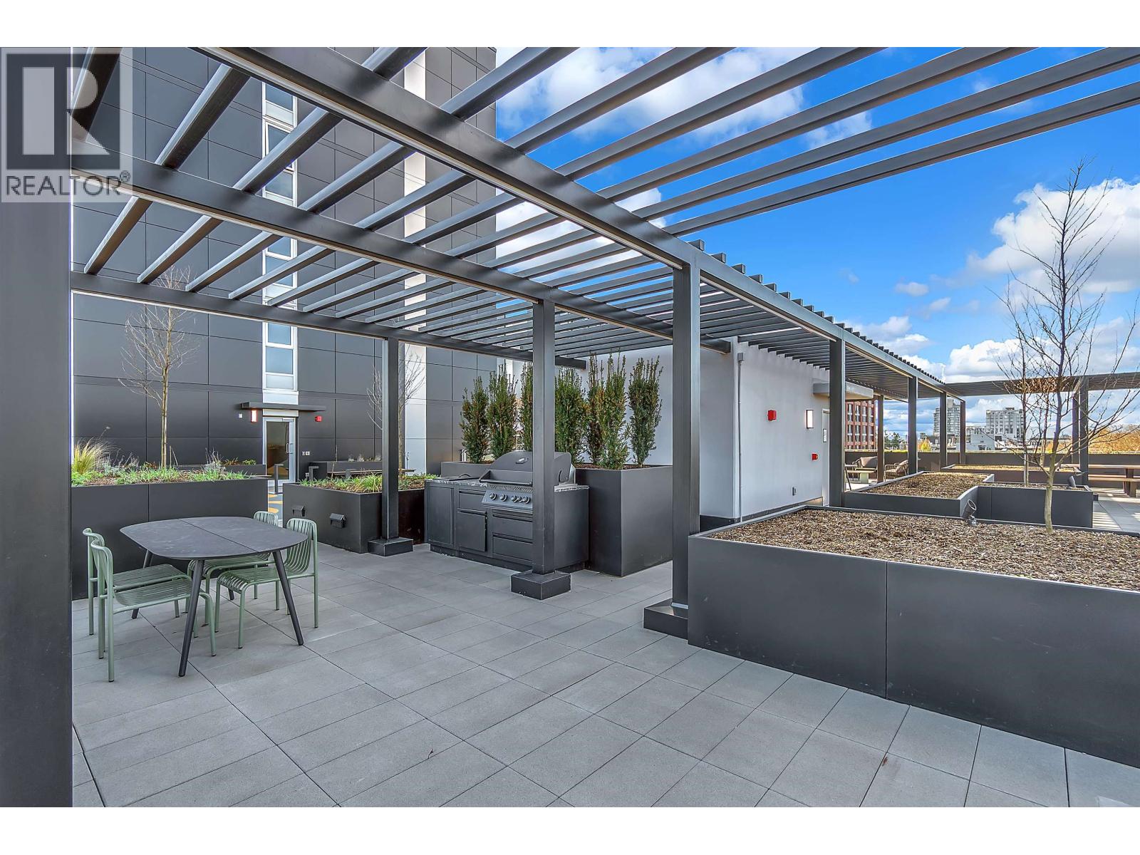 7XX 2729 KINGSWAY, Vancouver