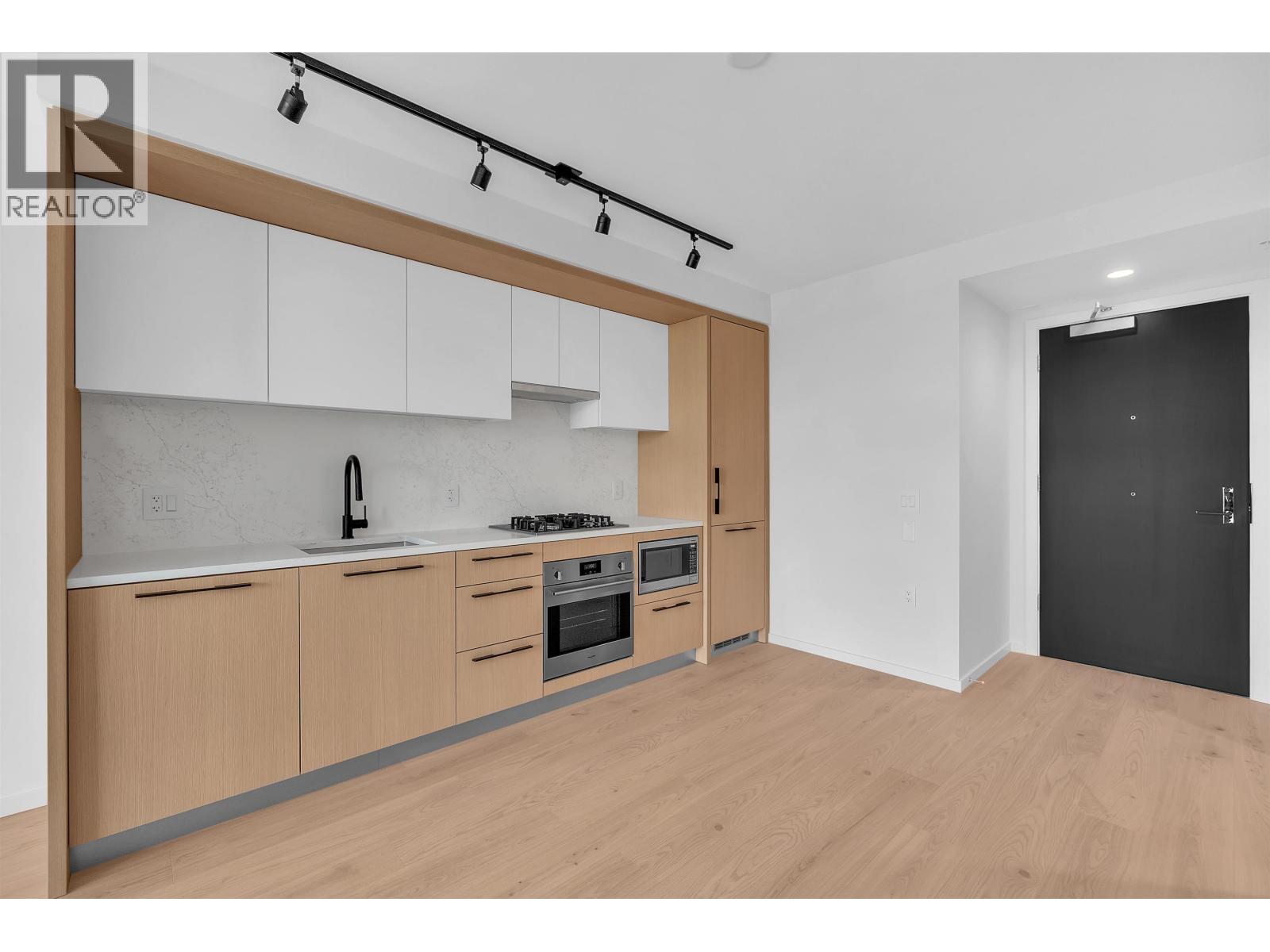 7XX 2729 KINGSWAY, Vancouver