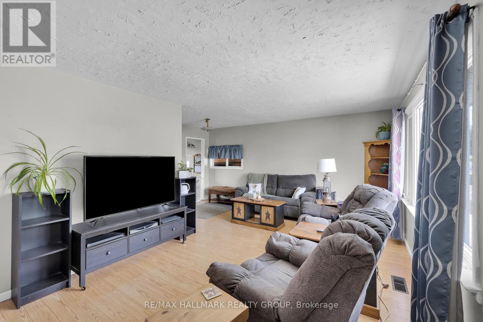 86 JASPER AVENUE - 4