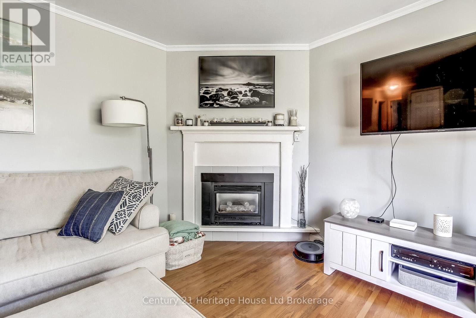 219 BROCK STREET - 7