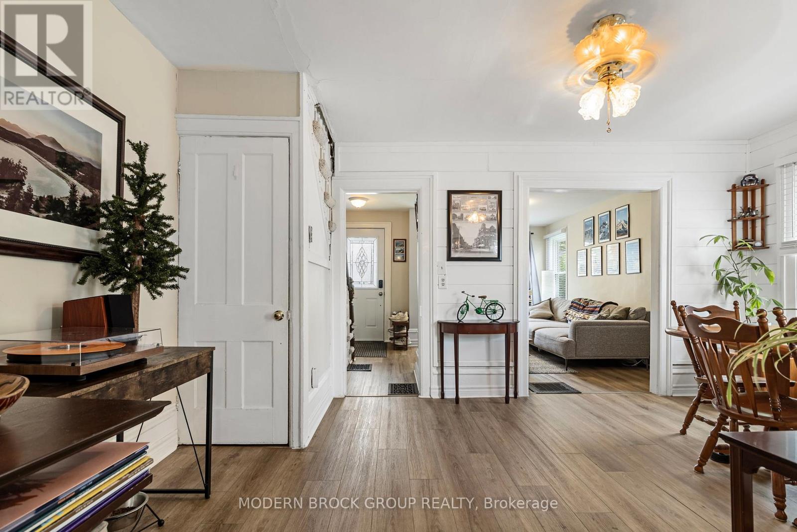 129 JAMES STREET E - 16