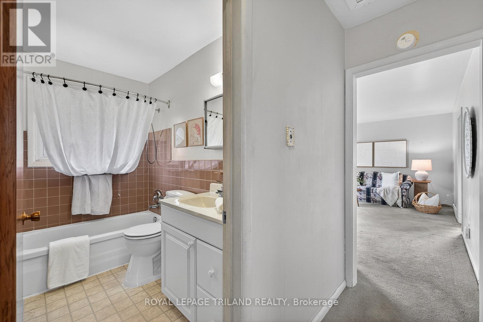 1026 CHIPPEWA DRIVE - 19