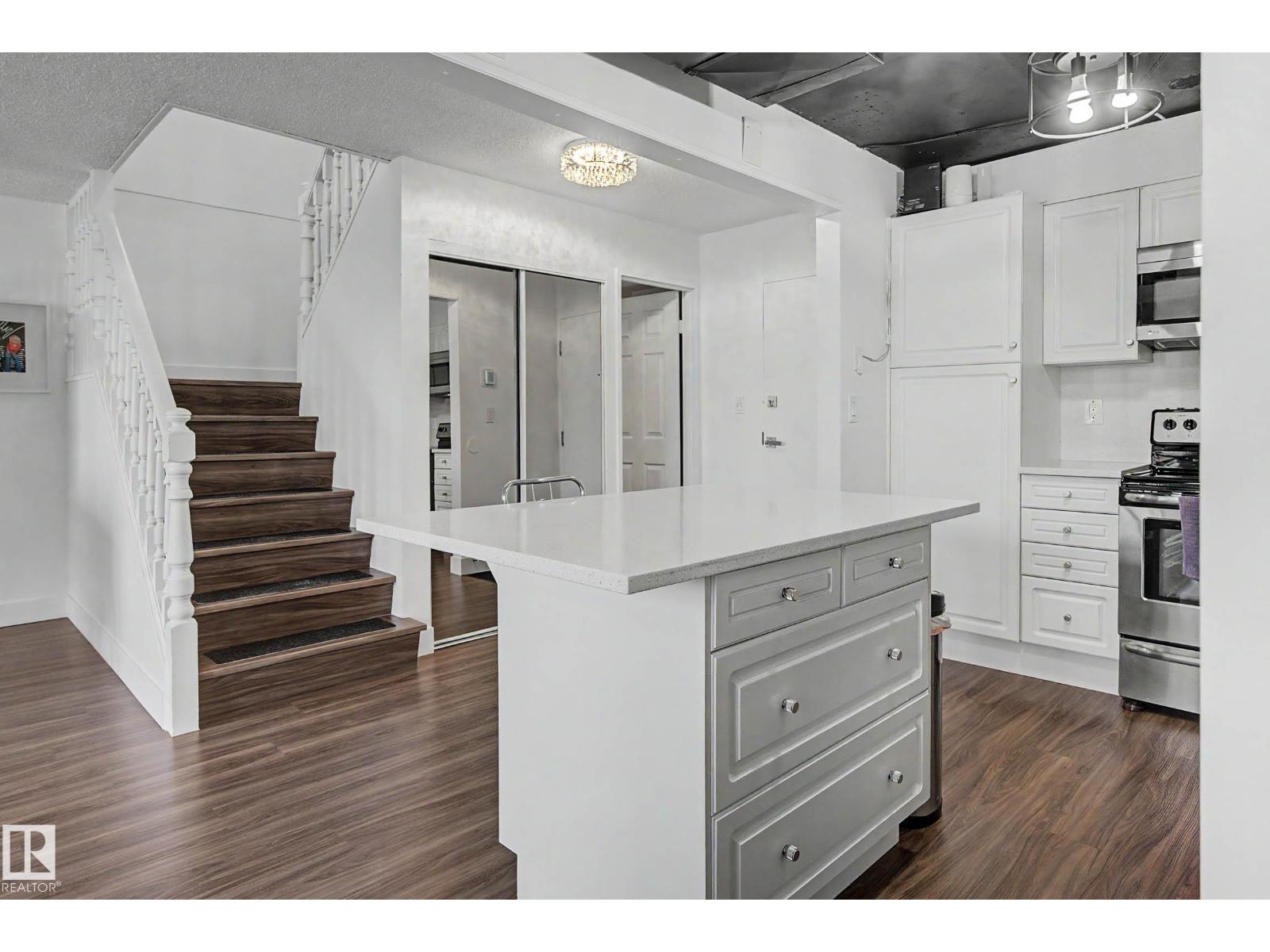 #1205 10045 118 ST NW - 12