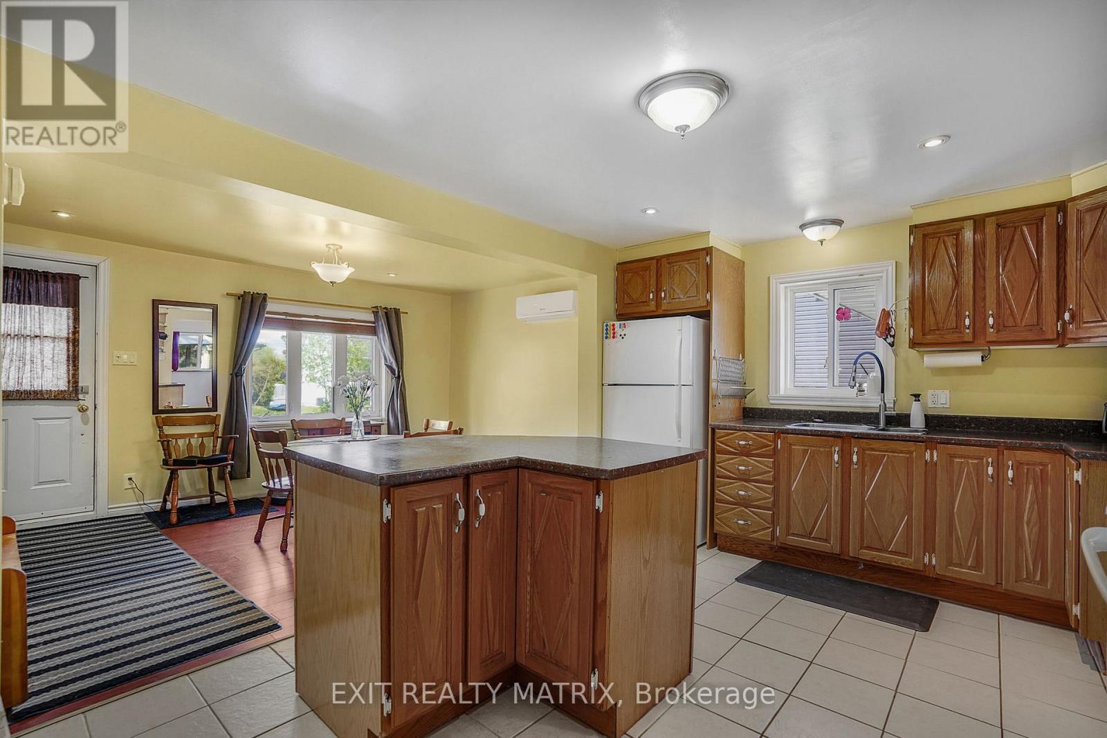 975 QUEEN STREET - 12