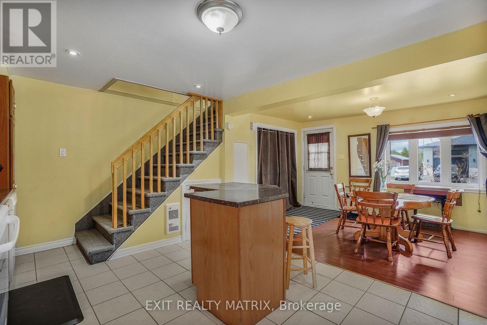 975 QUEEN STREET - 13