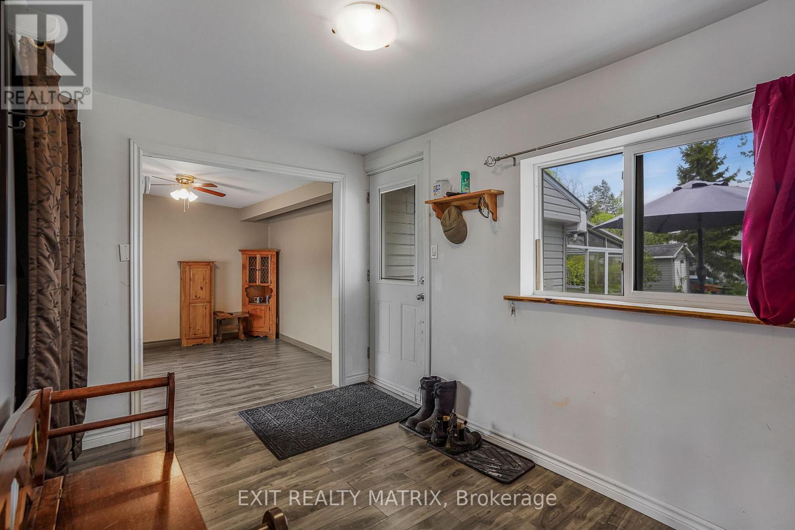 975 QUEEN STREET - 15