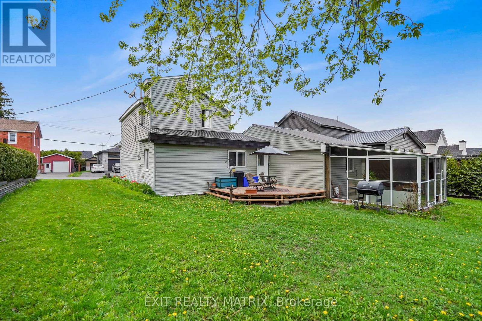 975 QUEEN STREET - 26