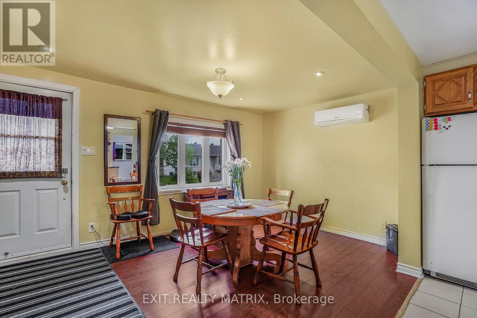 975 QUEEN STREET - 6