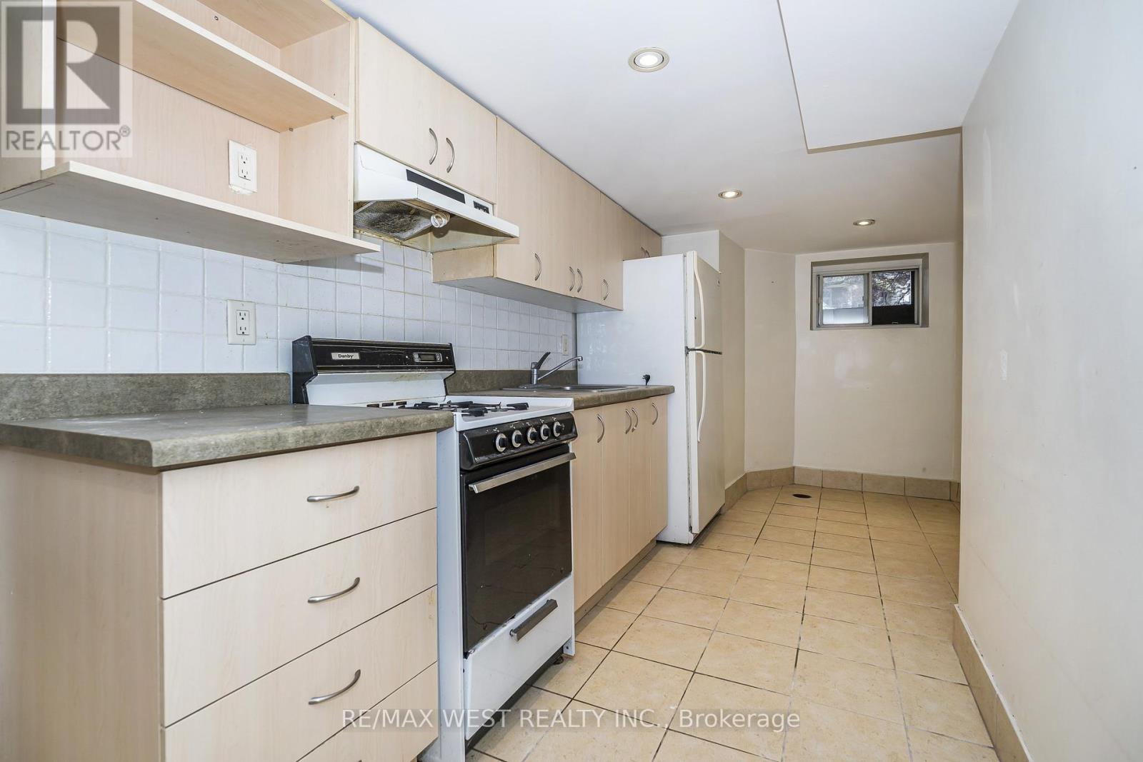 404 MANNING AVENUE - 33