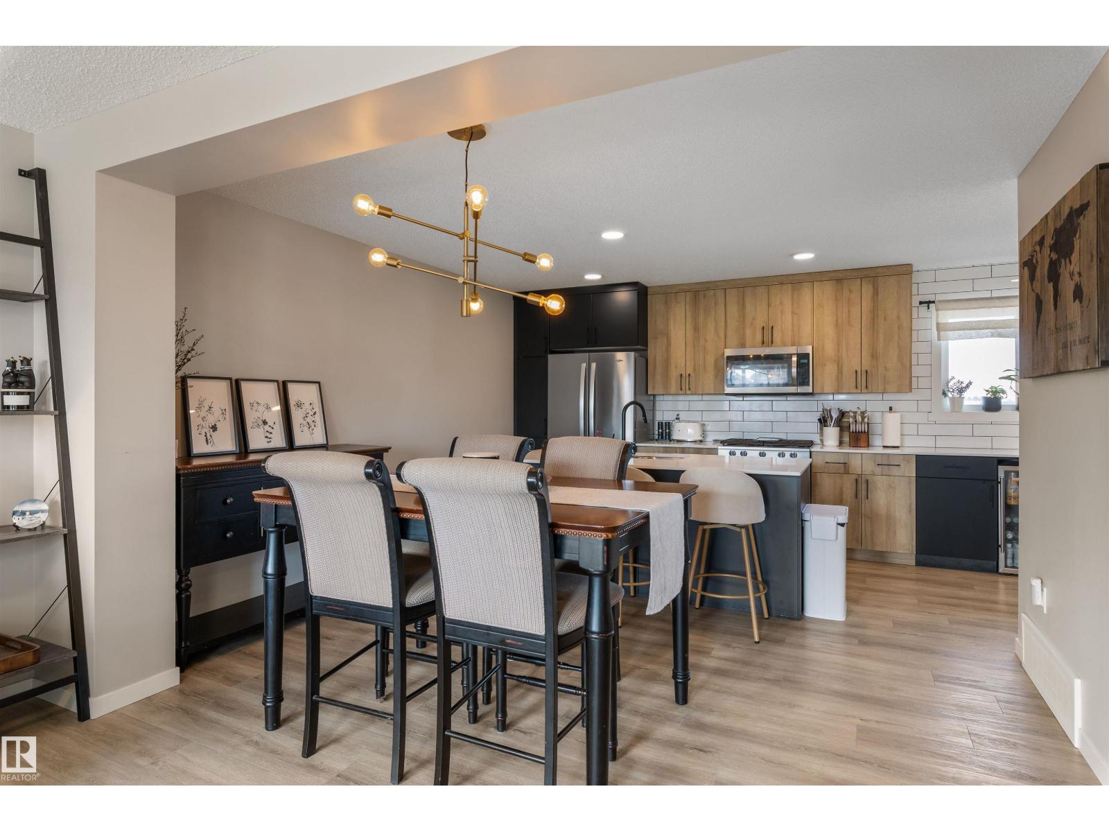 19220 27 AV NW - 10