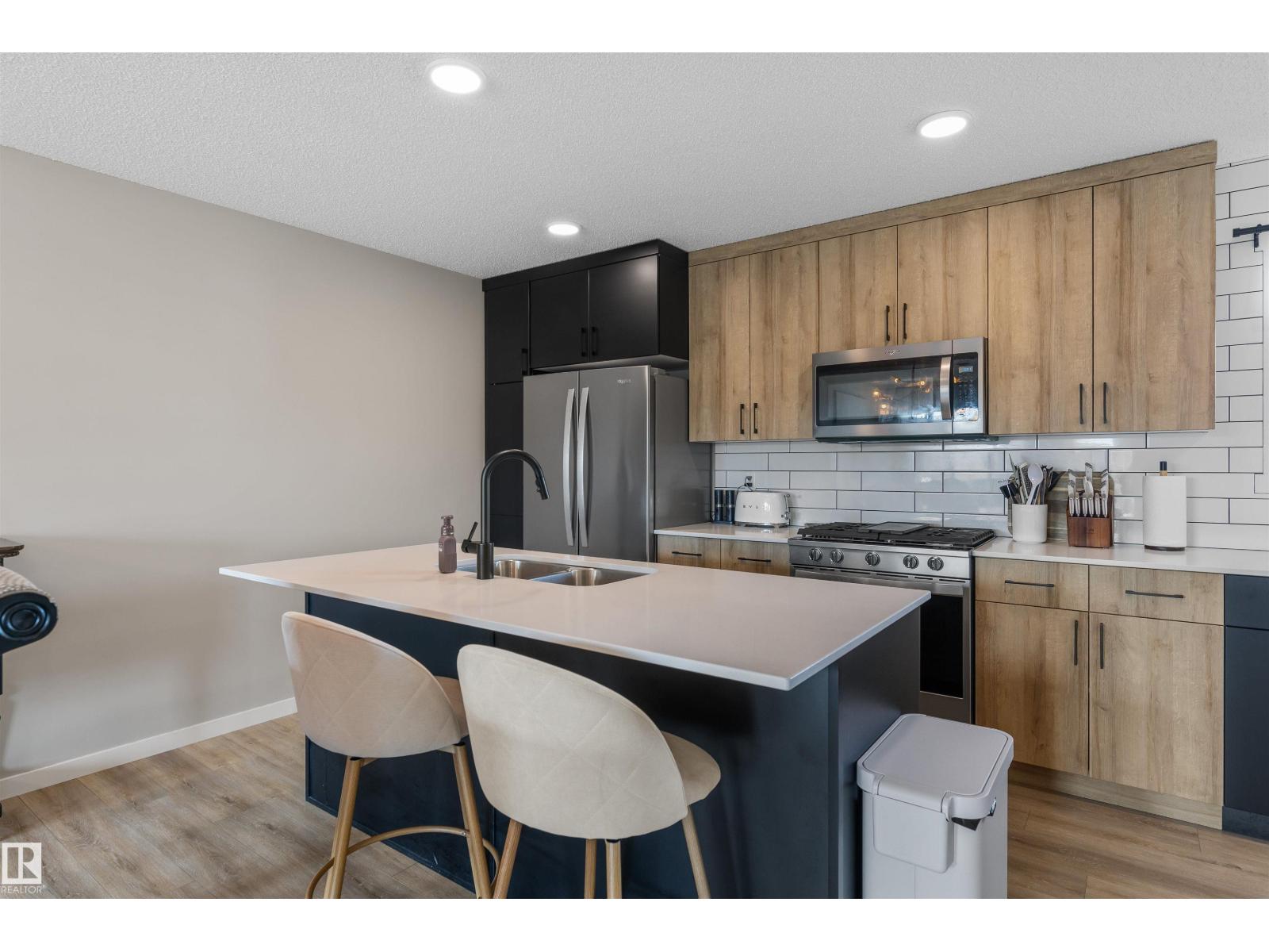 19220 27 AV NW - 12