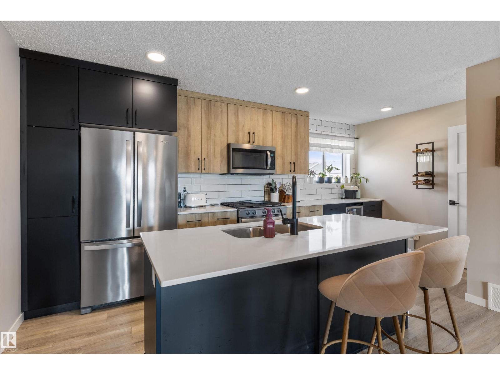 19220 27 AV NW - 13