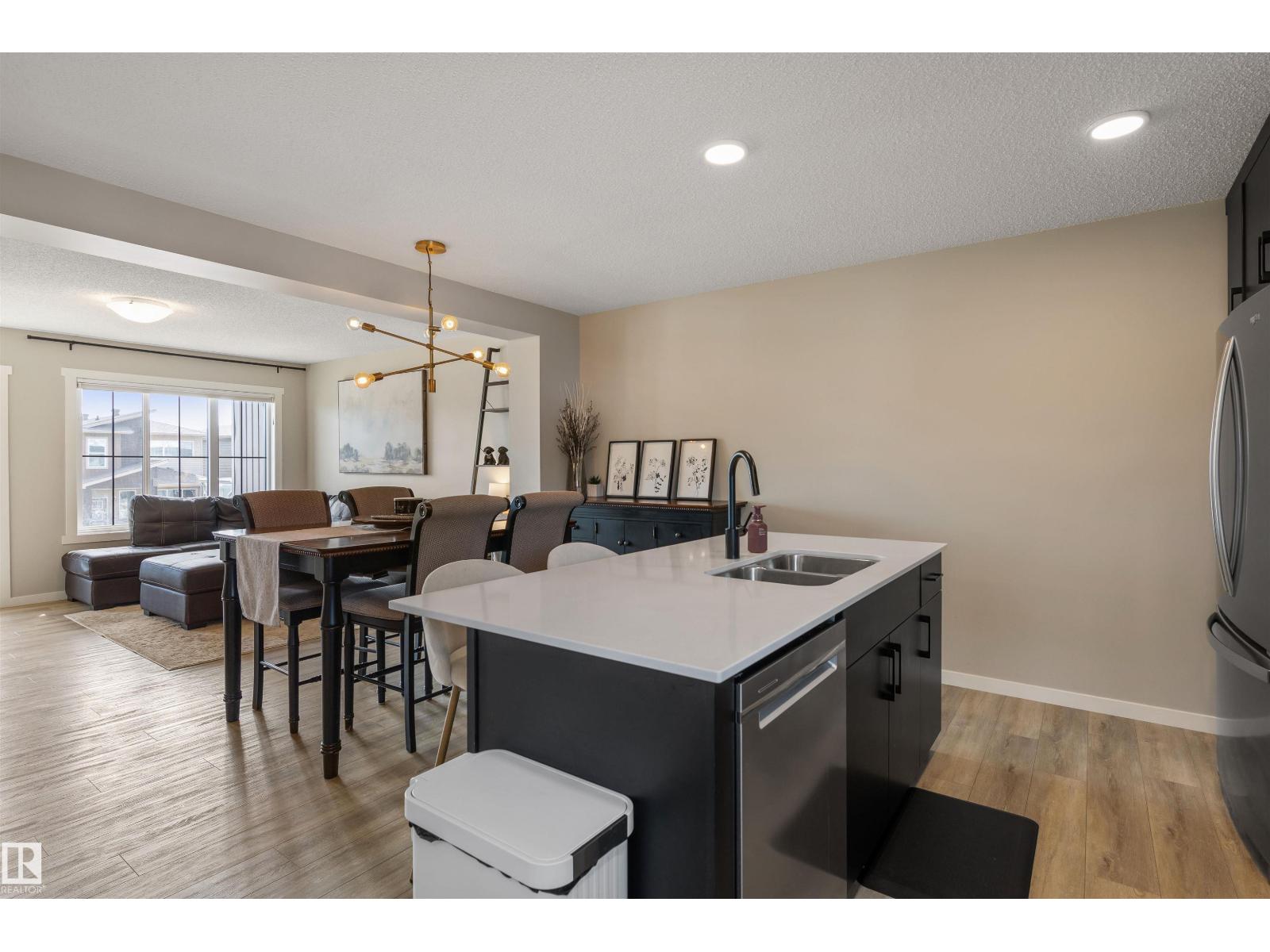 19220 27 AV NW - 15