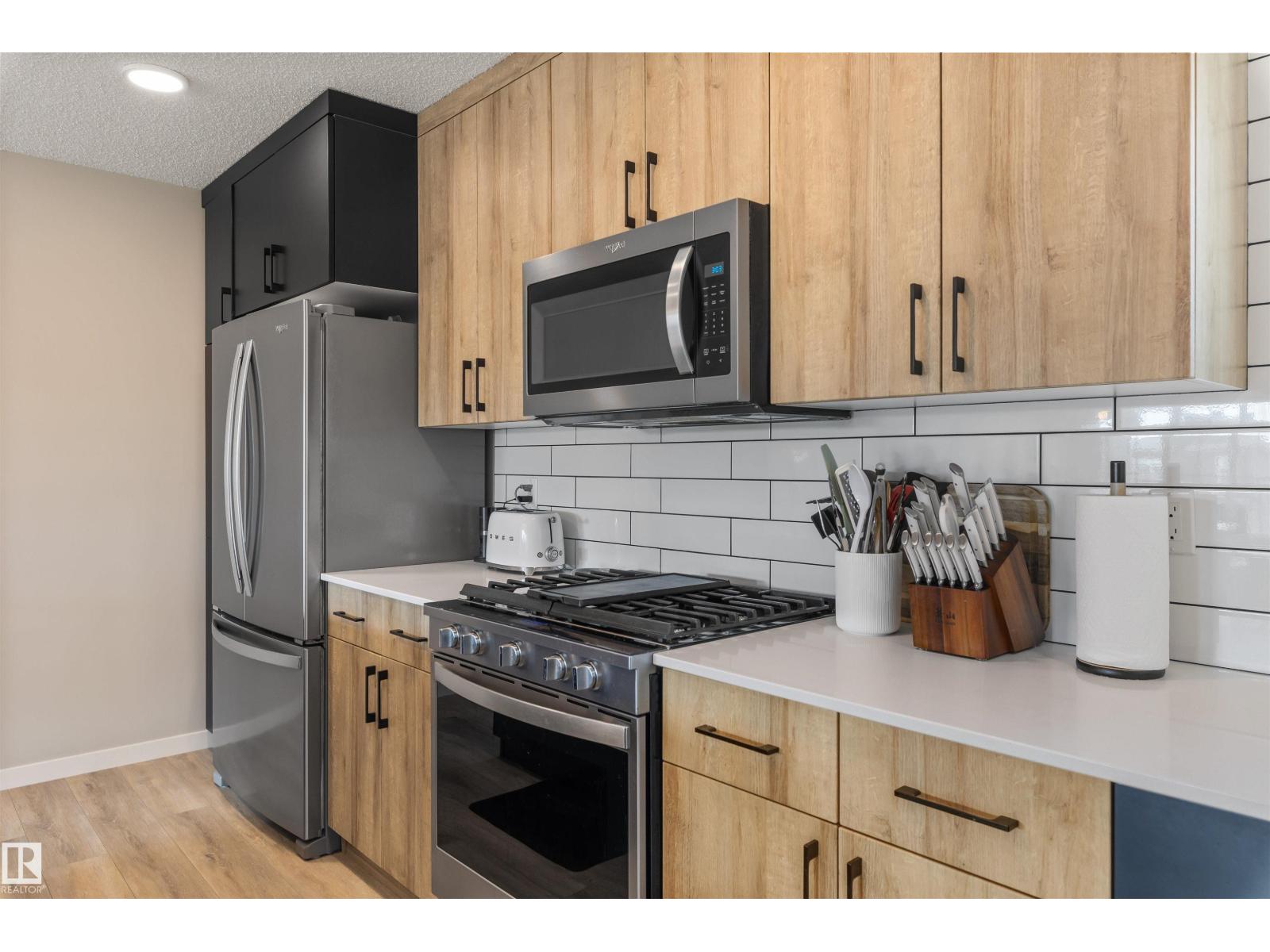 19220 27 AV NW - 16