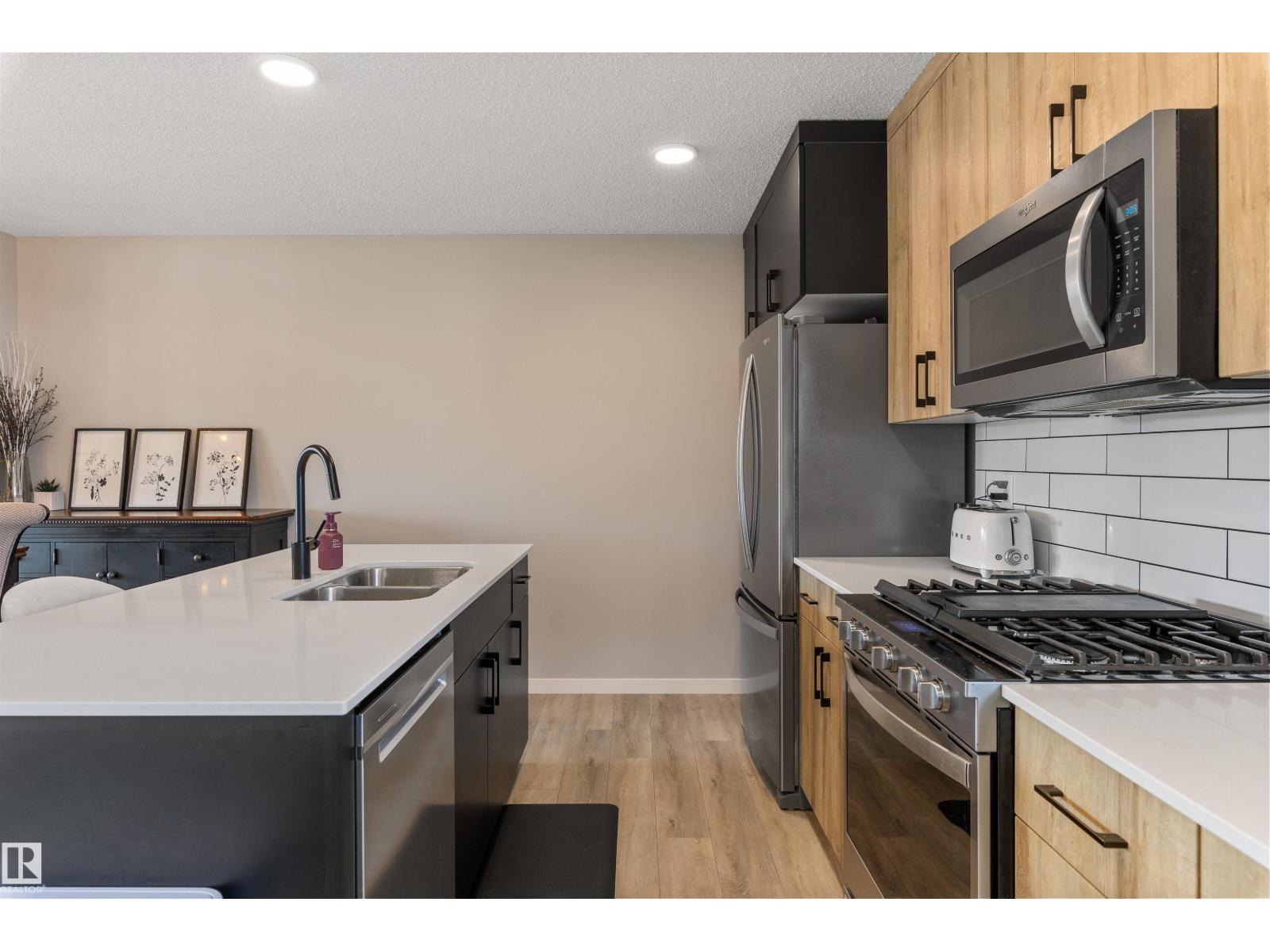 19220 27 AV NW - 17