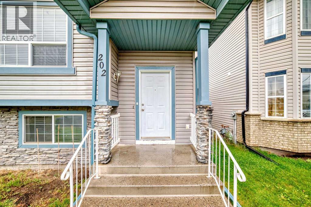 202 Saddlemead Green NE - 4