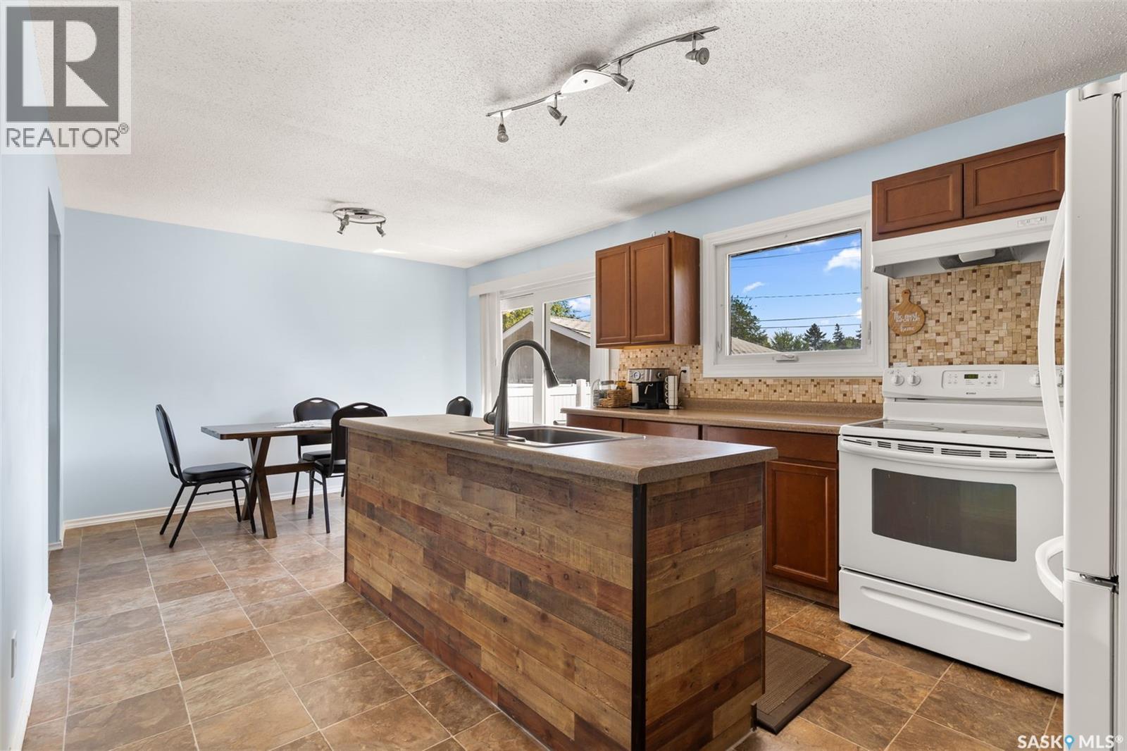 1341 9th AVENUE N - 12