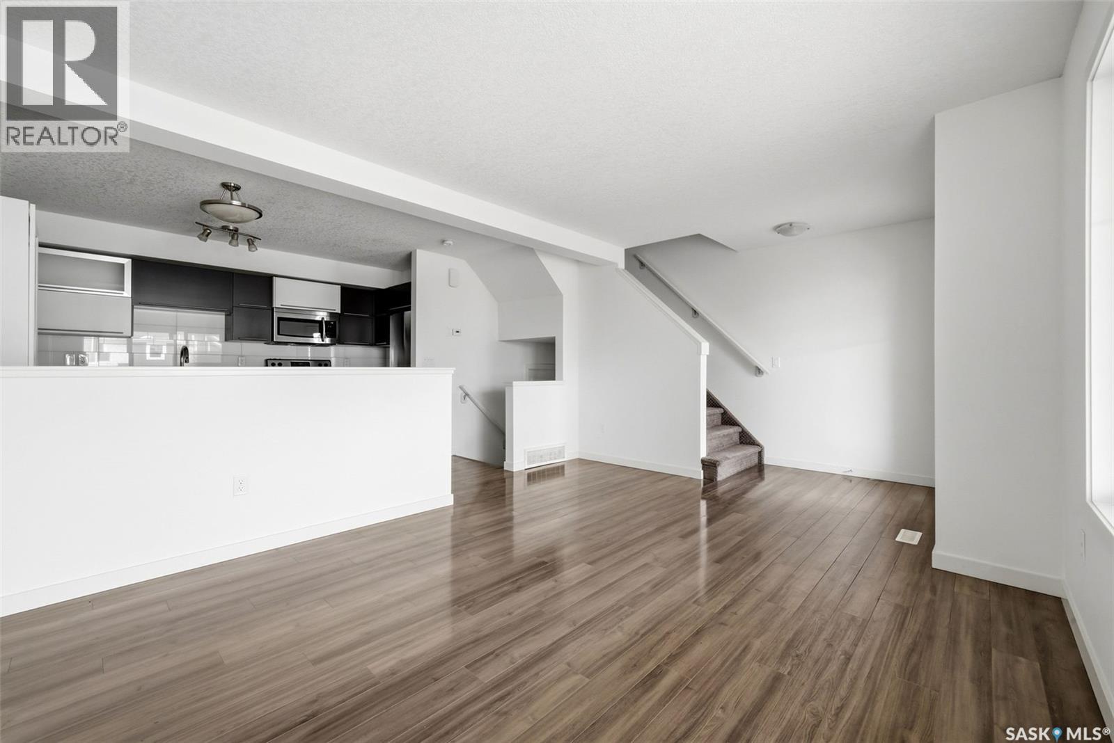 #92 5250 Aerodrome ROAD - 6
