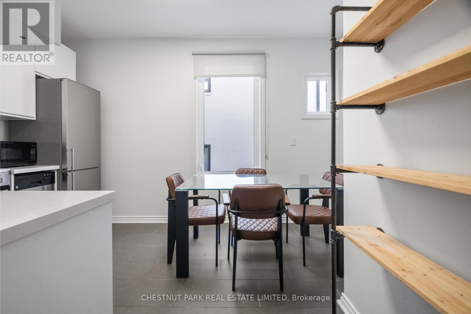 371 HOWLAND AVENUE - 10