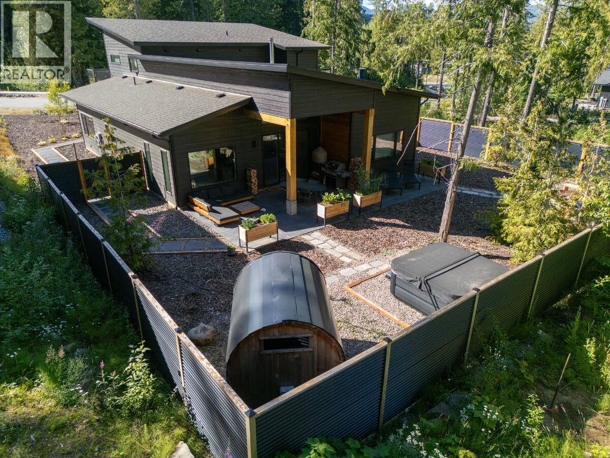 1126 CALDERA Road, Rossland