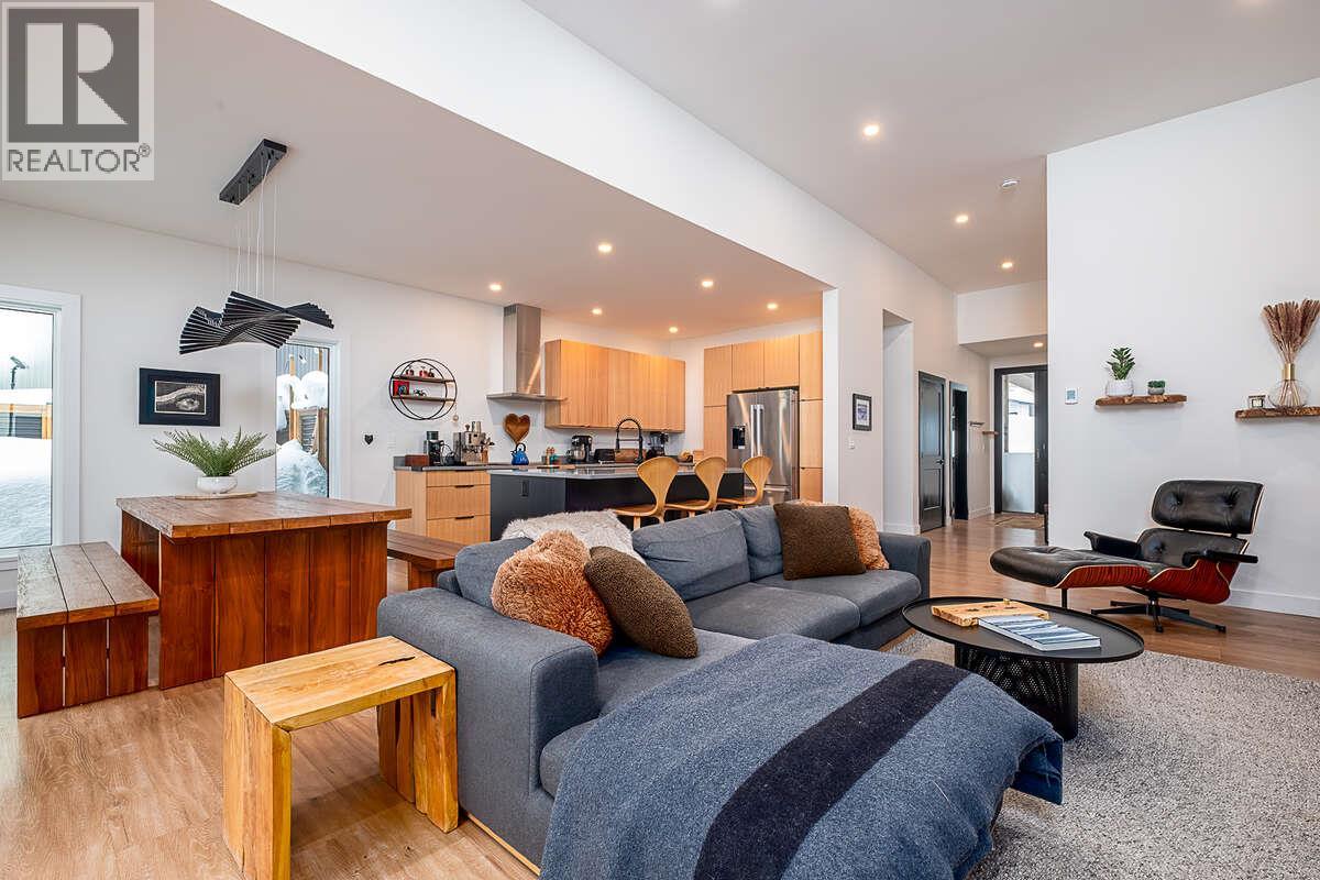 1126 CALDERA Road, Rossland
