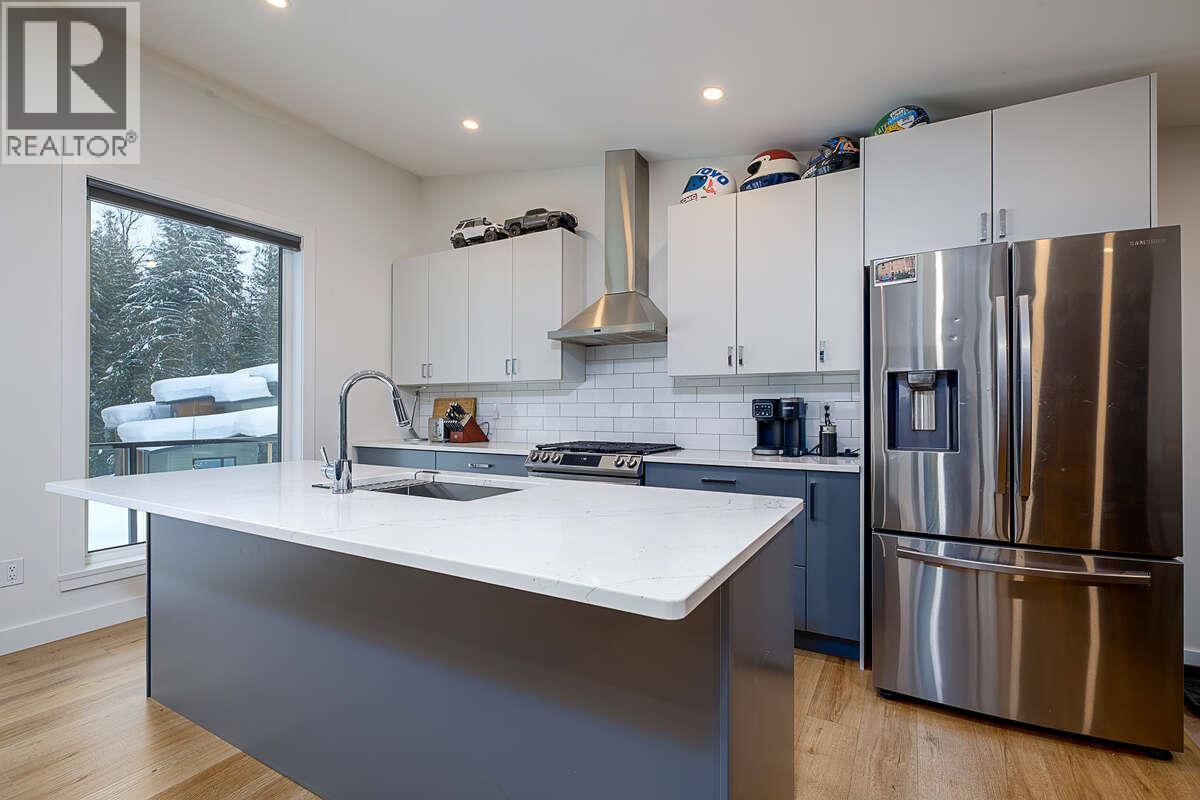 1126 CALDERA Road, Rossland