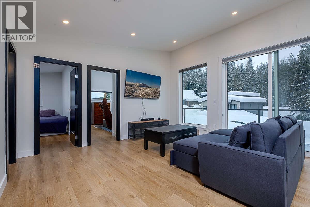 1126 CALDERA Road, Rossland