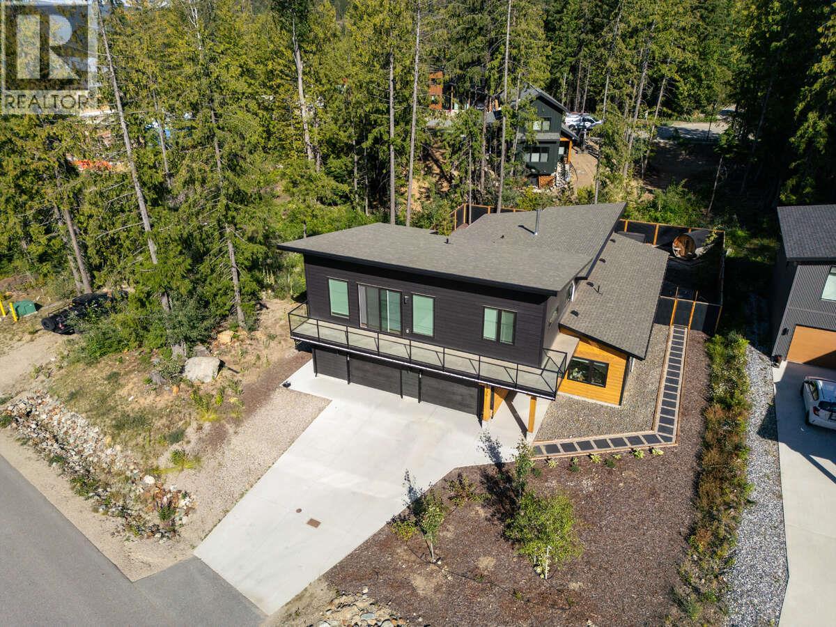 1126 CALDERA Road, Rossland