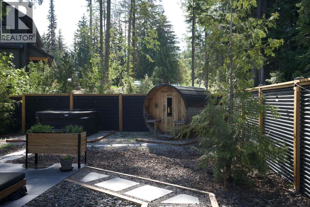 1126 CALDERA Road, Rossland