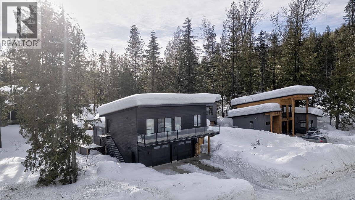 1126 CALDERA Road, Rossland