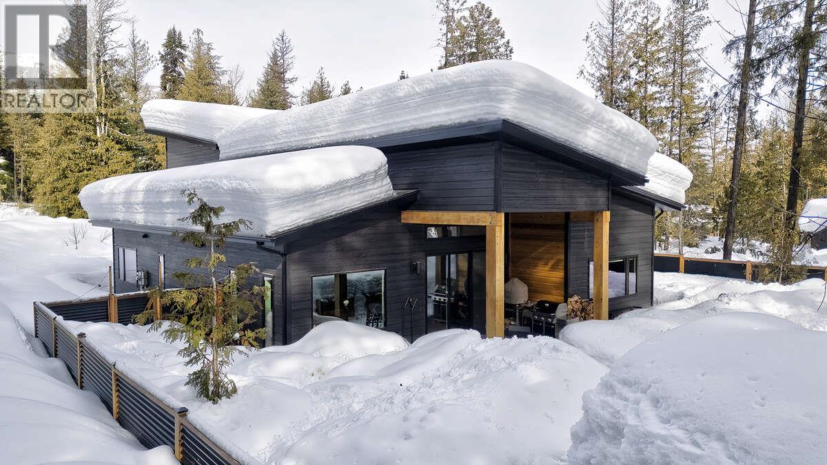 1126 CALDERA Road, Rossland