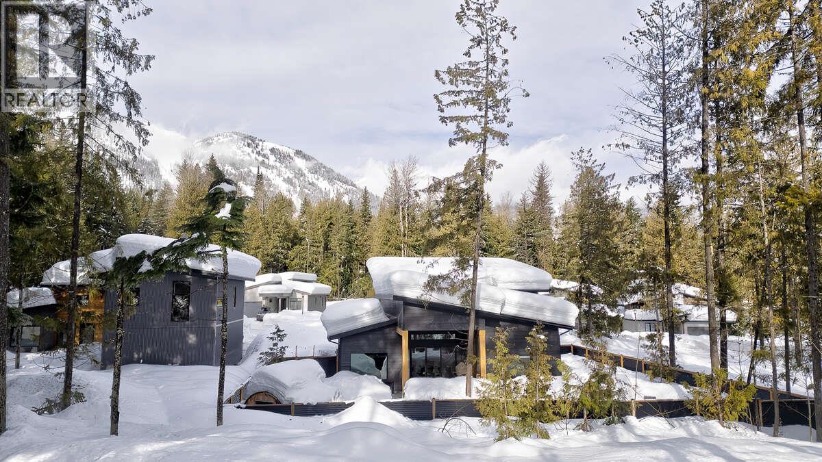 1126 CALDERA Road, Rossland