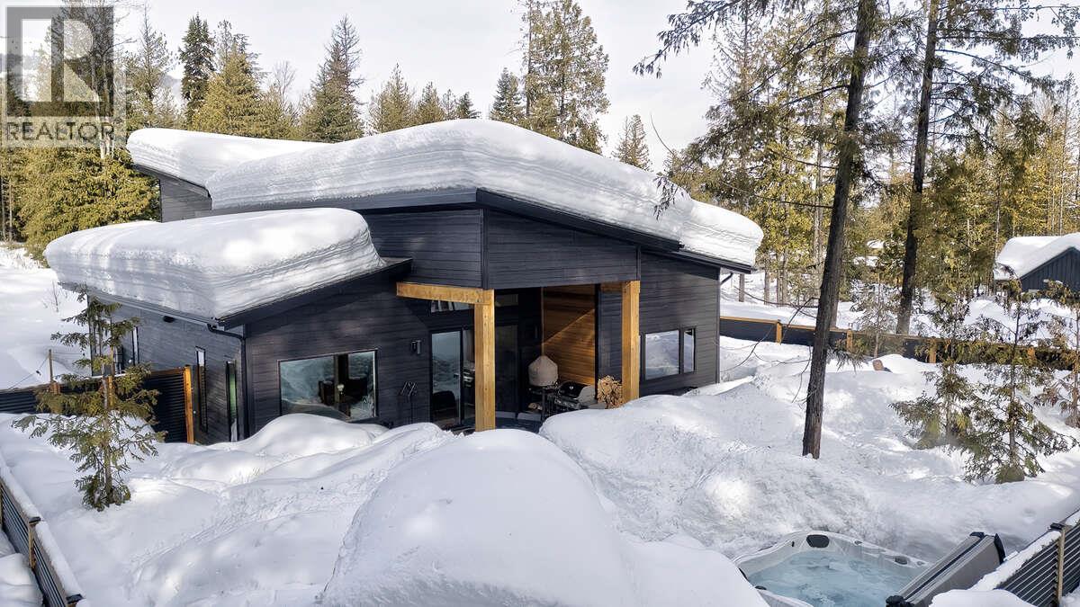 1126 CALDERA Road, Rossland
