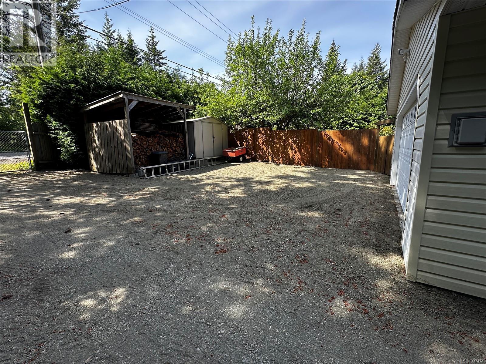 1864 Bates Rd, Courtenay