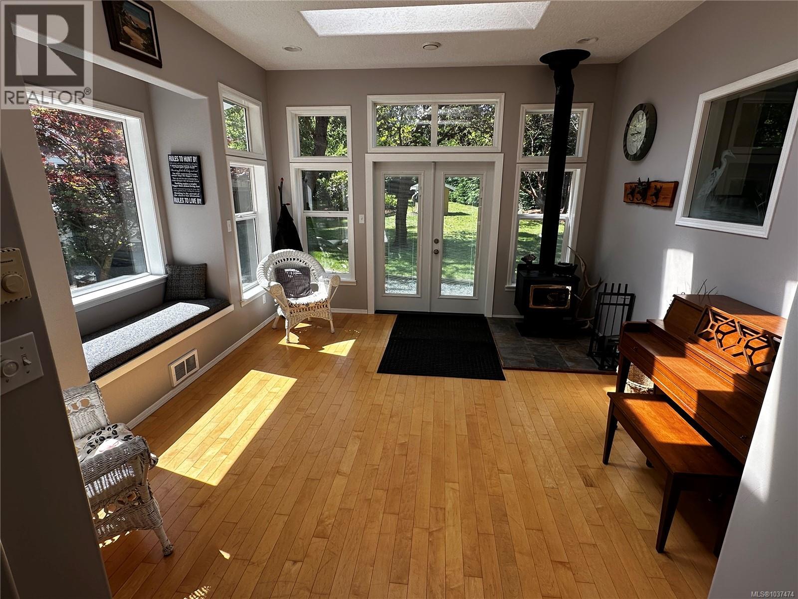 1864 Bates Rd, Courtenay