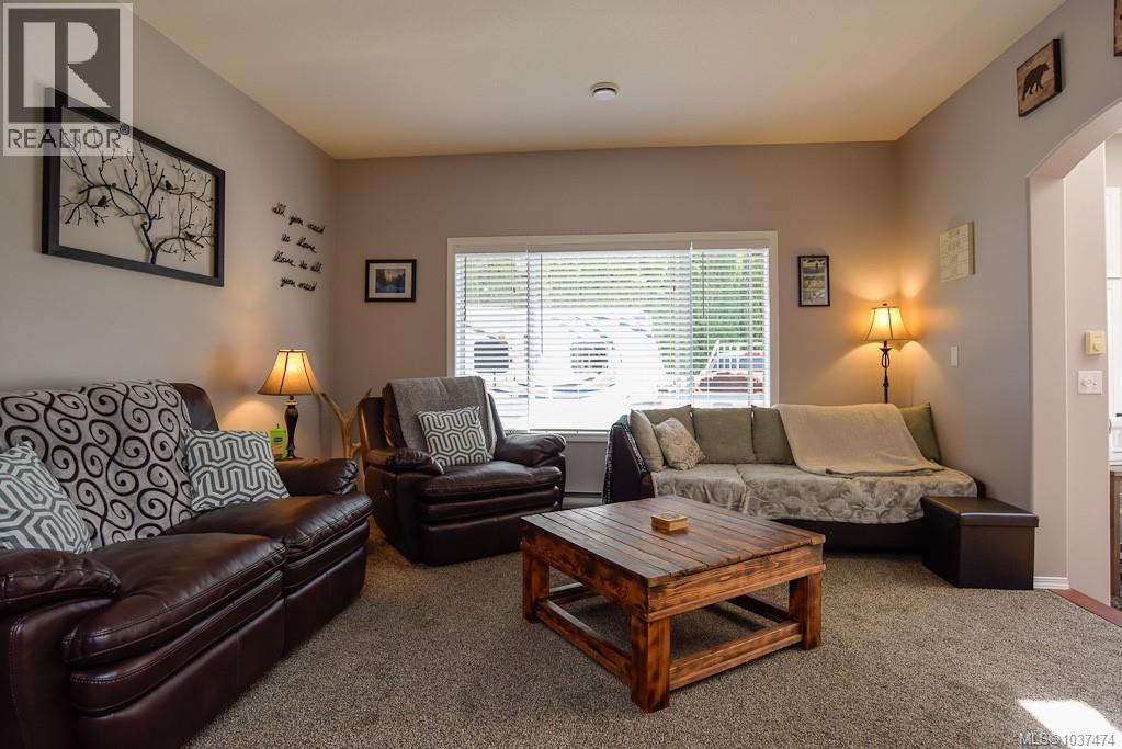 1864 Bates Rd, Courtenay