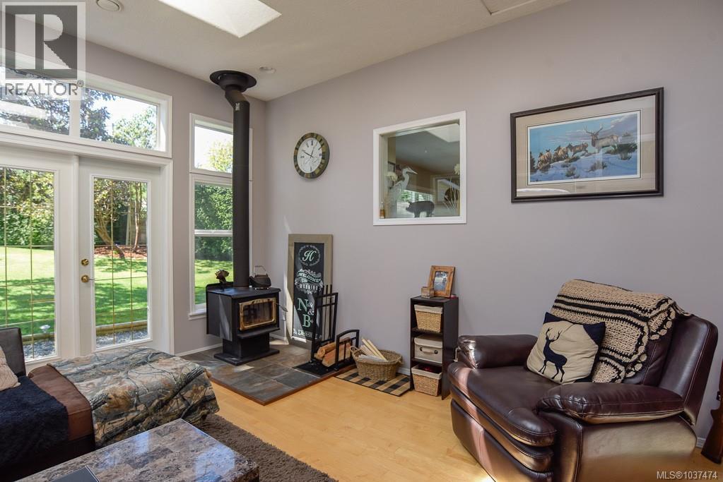 1864 Bates Rd, Courtenay