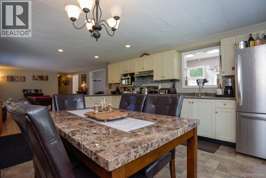 1864 Bates Rd, Courtenay
