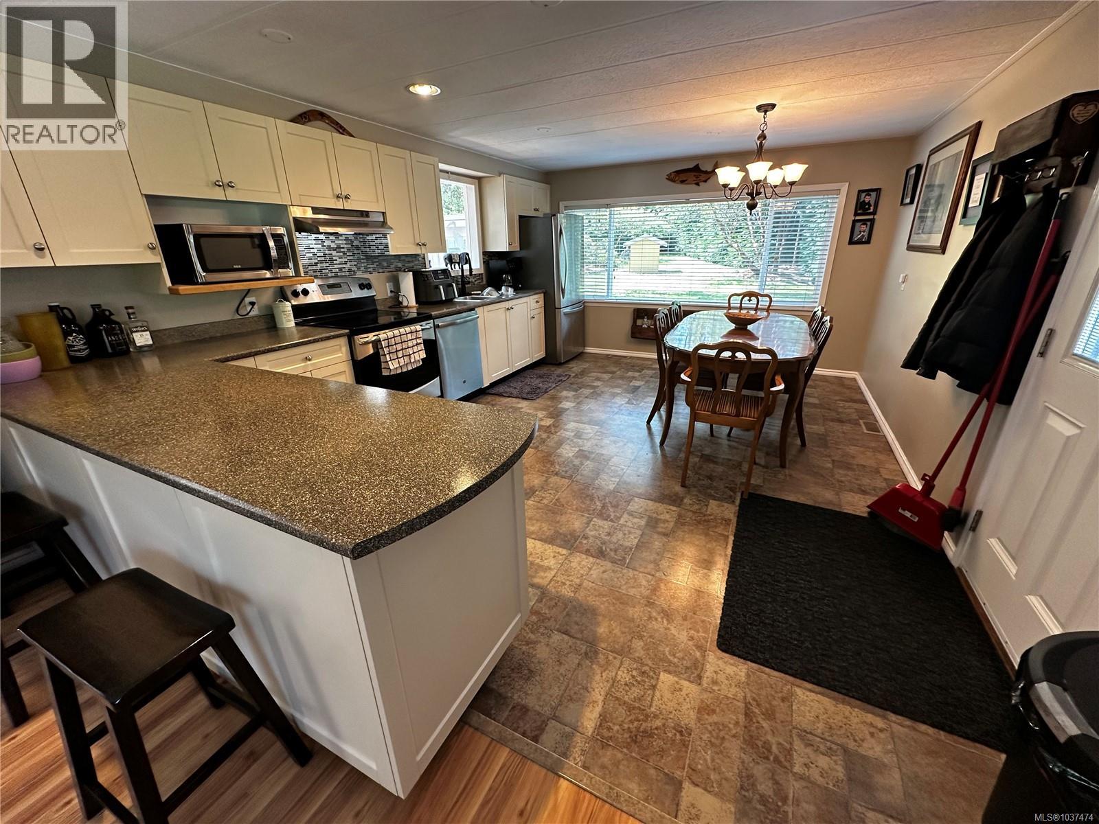 1864 Bates Rd, Courtenay