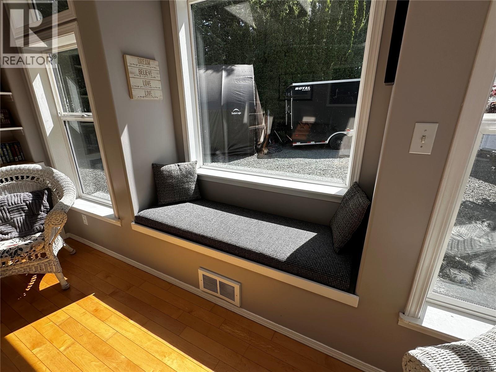1864 Bates Rd, Courtenay