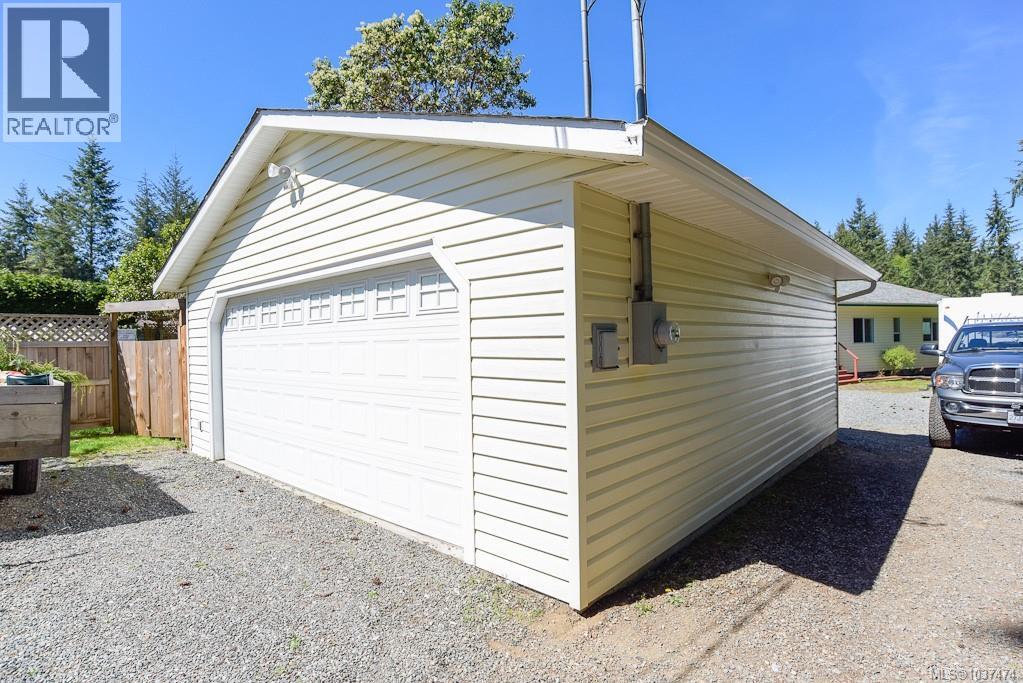 1864 Bates Rd, Courtenay