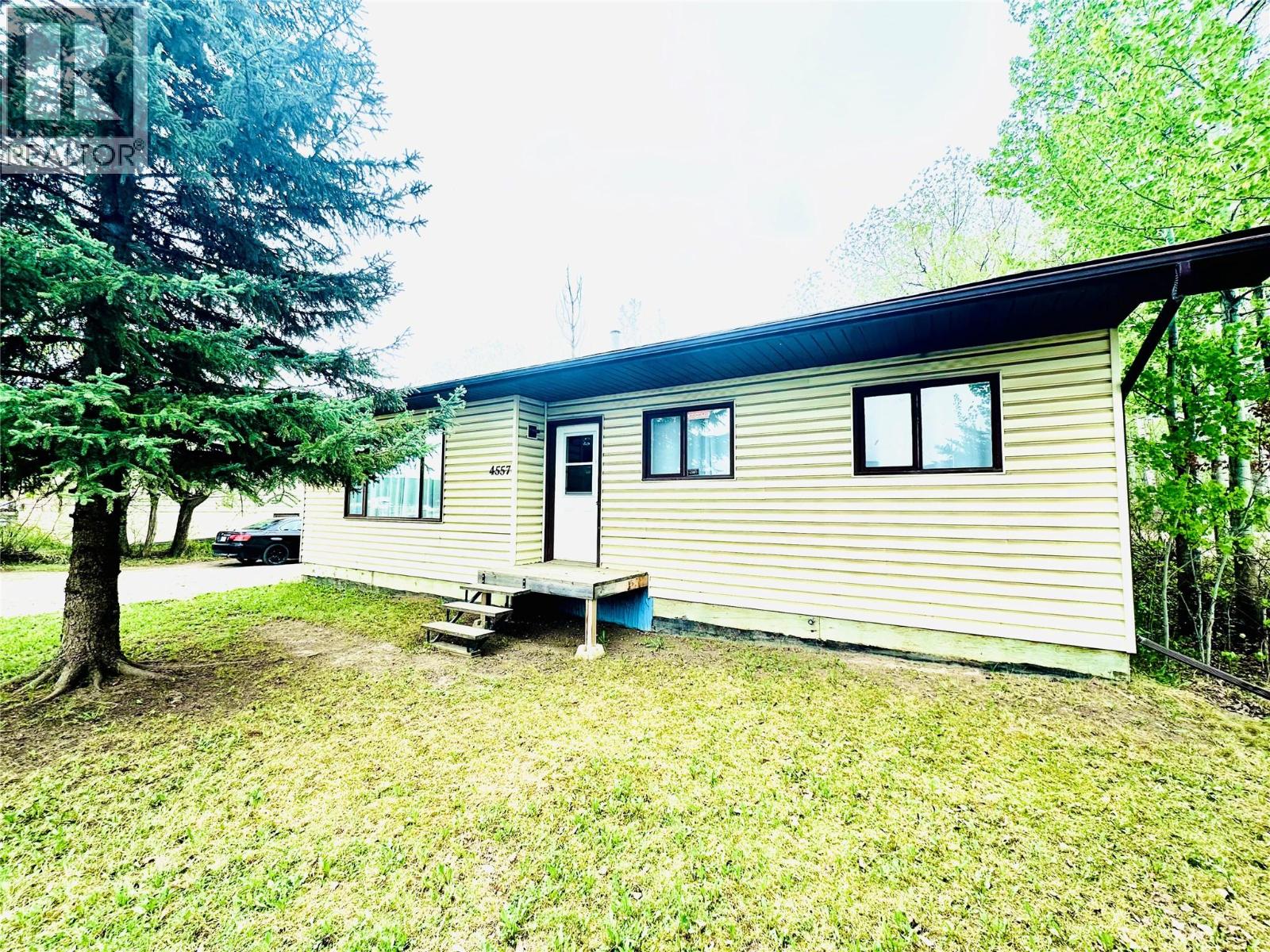 4557 Veterans Way, Chetwynd