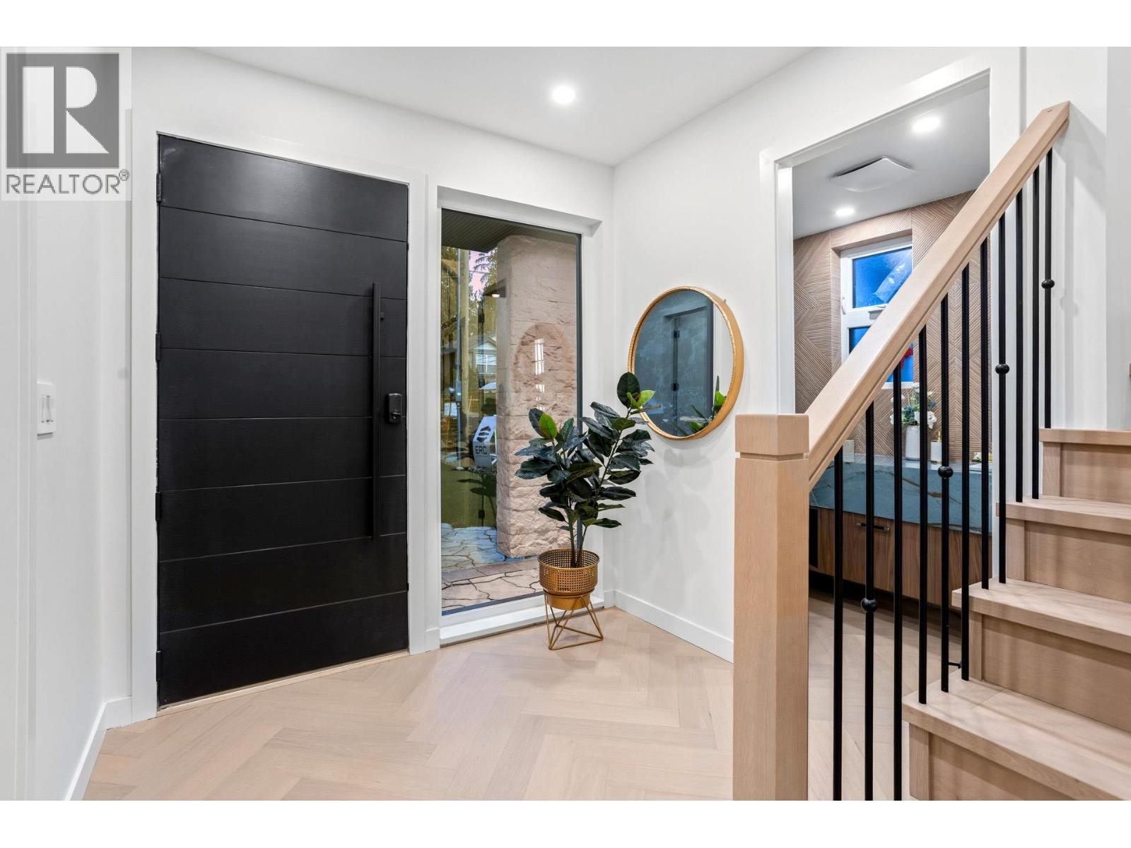 1921 TATLOW AVENUE, North Vancouver