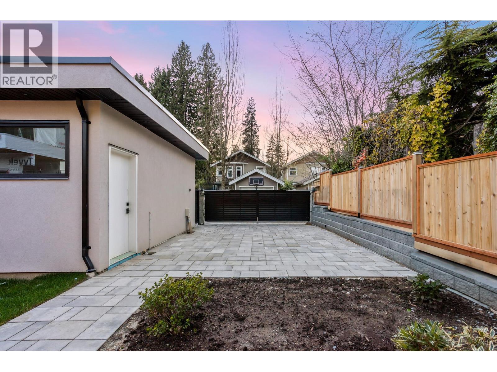 1921 TATLOW AVENUE, North Vancouver