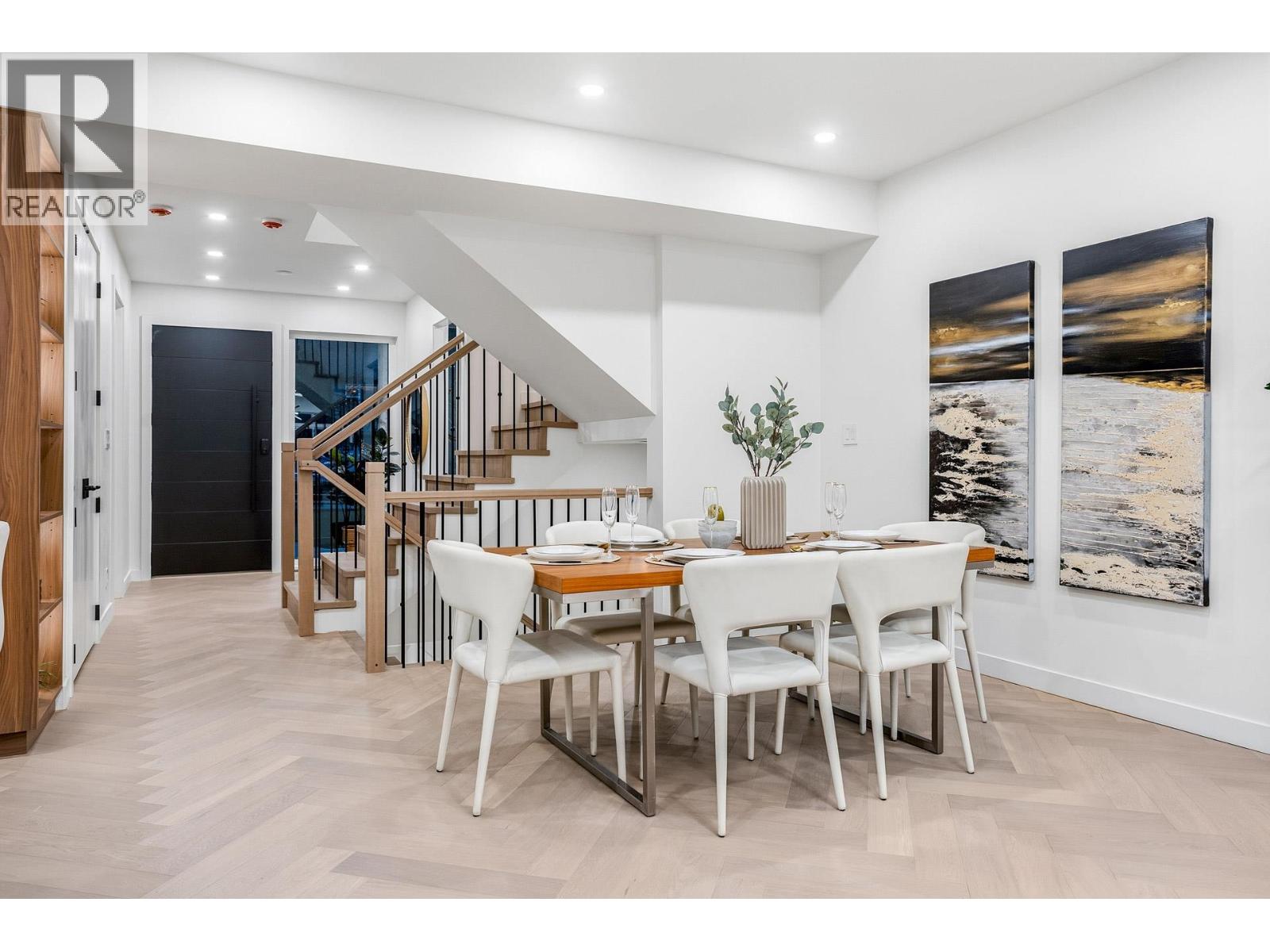 1921 TATLOW AVENUE, North Vancouver