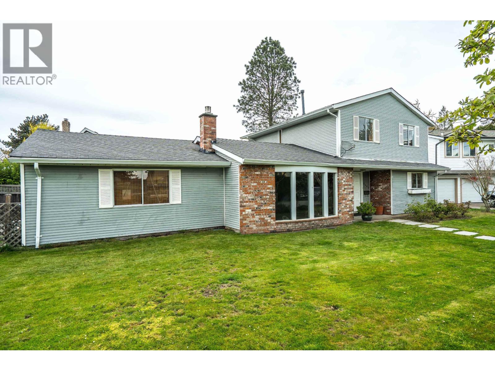 5463 50 Avenue - main photo