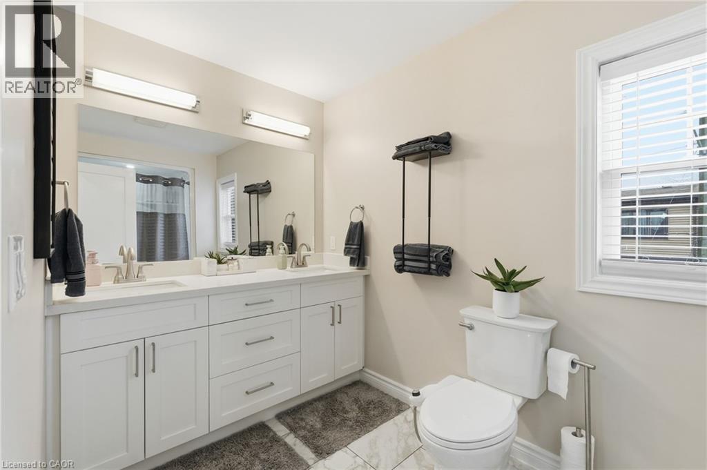 109 RAY Street N - 18